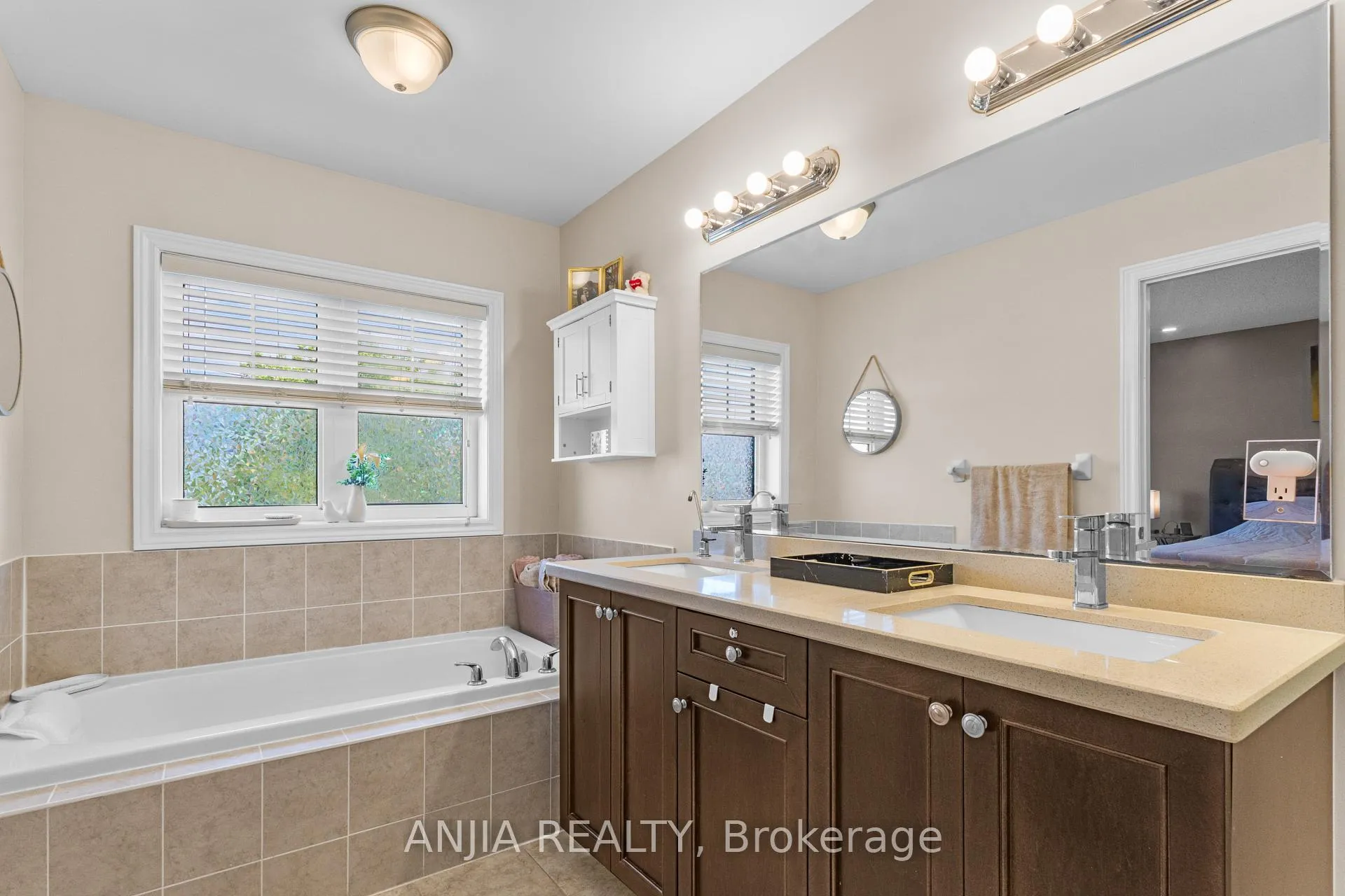 Photo 11 of 24 Morra Avenue, Caledon, Bolton East — HOMEH