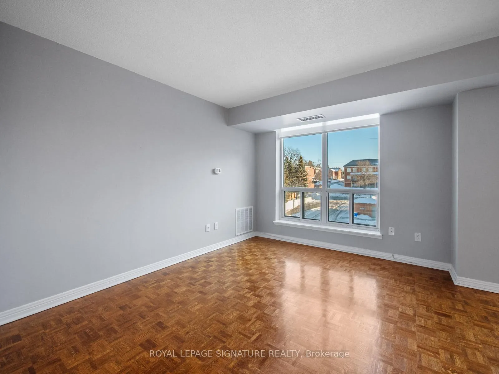 Photo 4 of Unit 311, 30 Wilson Street, Markham, Old Markham Village — HOMEH