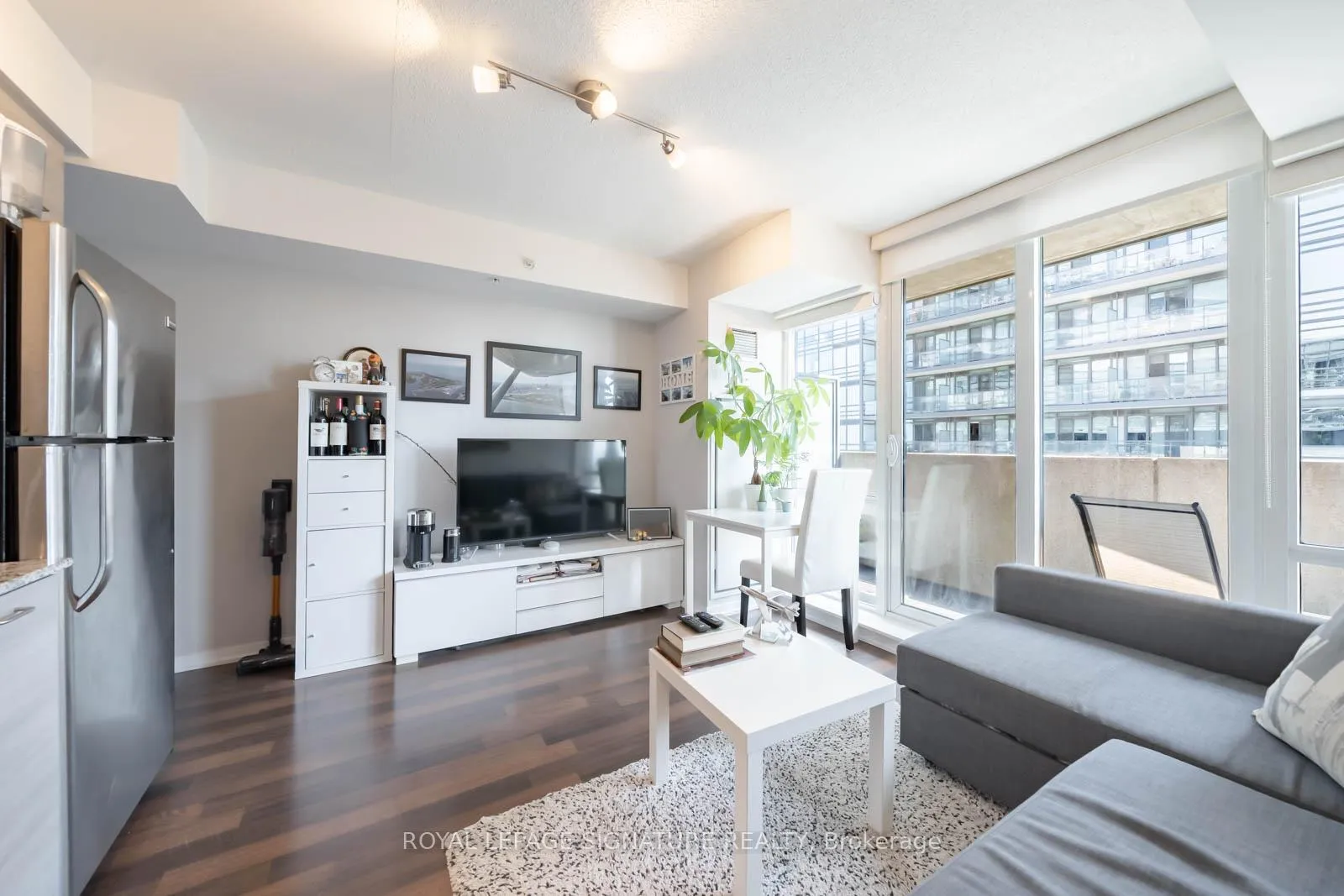 Photo 2 of Unit 1208, 20 Joe Shuster Way, Toronto, South Parkdale — HOMEH