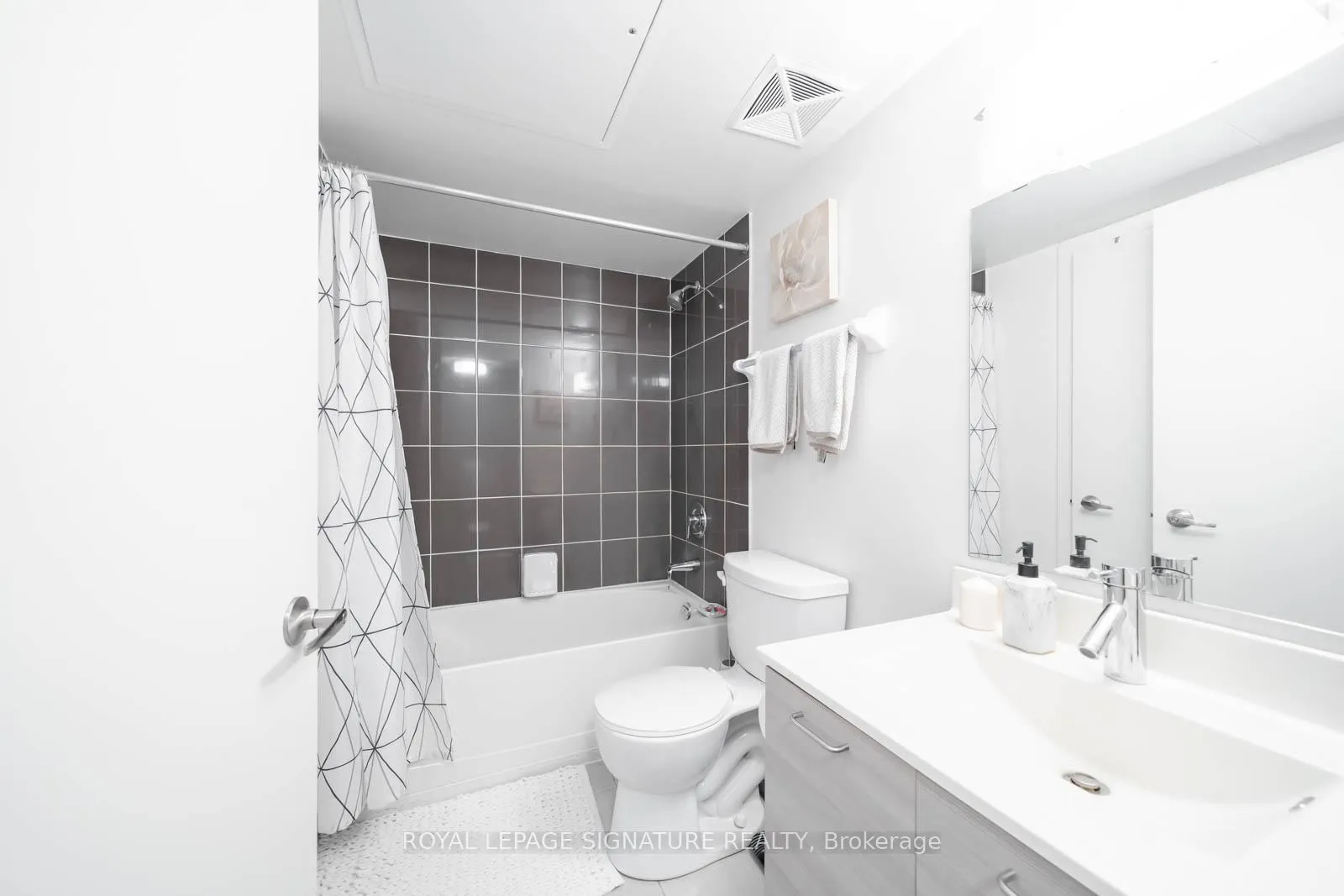 Photo 8 of Unit 1208, 20 Joe Shuster Way, Toronto, South Parkdale — HOMEH