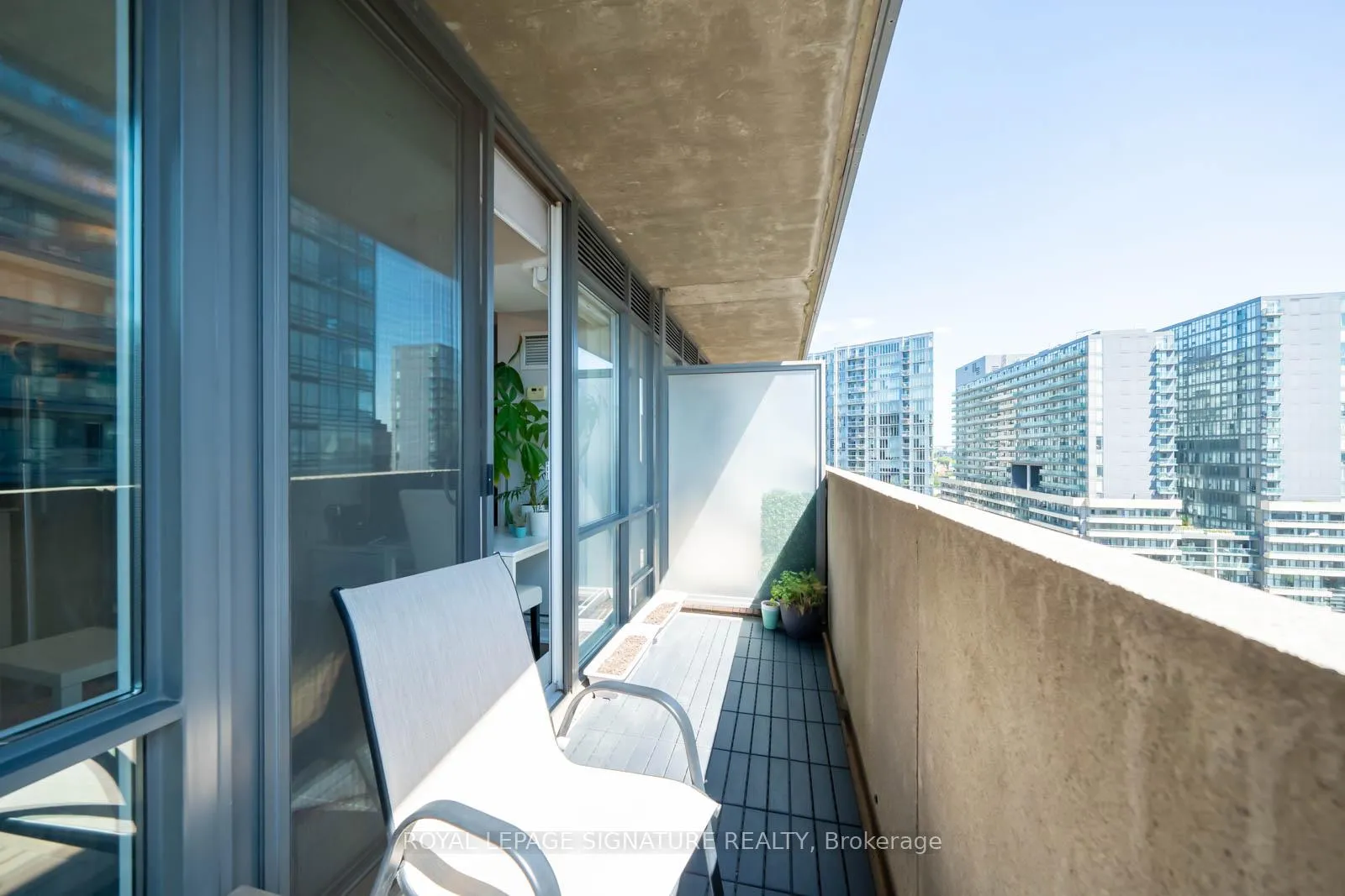 Photo 10 of Unit 1208, 20 Joe Shuster Way, Toronto, South Parkdale — HOMEH