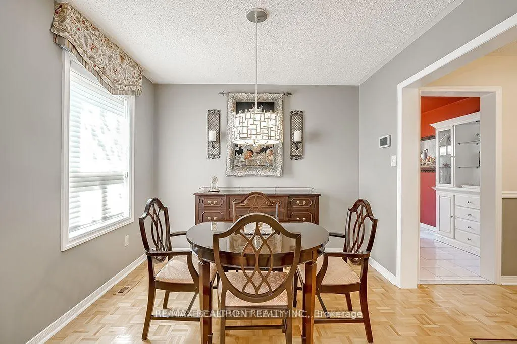 Photo 7 of 5591 Cosmic Crescent, Mississauga, Hurontario — HOMEH