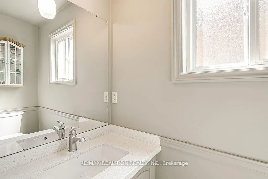 Photo 13 of 5591 Cosmic Crescent, Mississauga, Hurontario — HOMEH