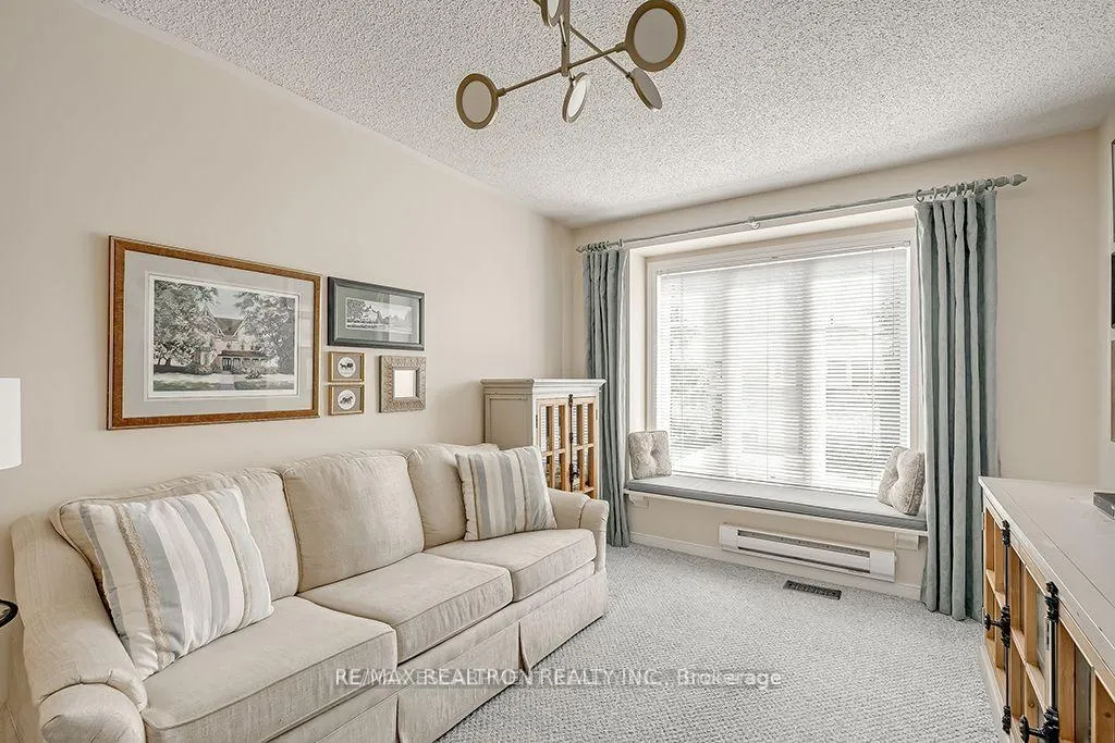 Photo 15 of 5591 Cosmic Crescent, Mississauga, Hurontario — HOMEH
