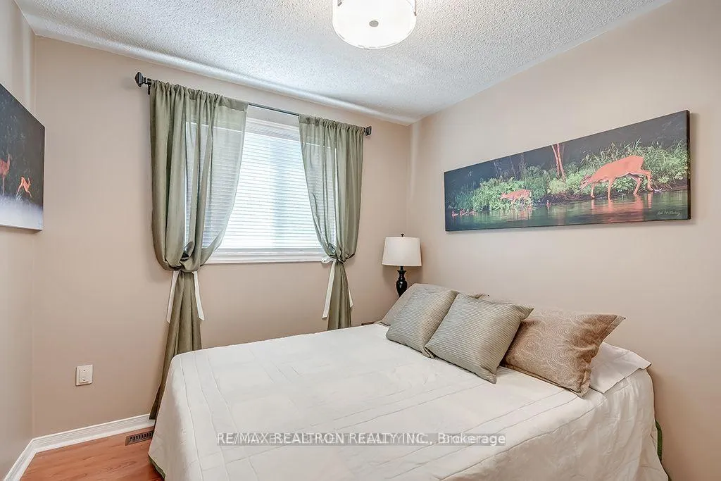 Photo 23 of 5591 Cosmic Crescent, Mississauga, Hurontario — HOMEH