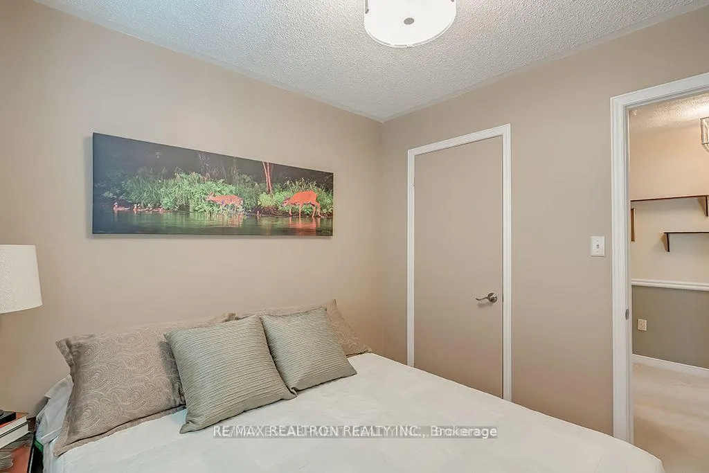 Photo 24 of 5591 Cosmic Crescent, Mississauga, Hurontario — HOMEH