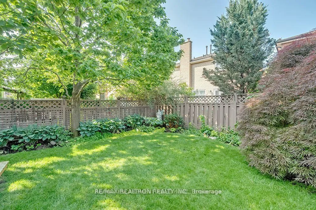Photo 33 of 5591 Cosmic Crescent, Mississauga, Hurontario — HOMEH