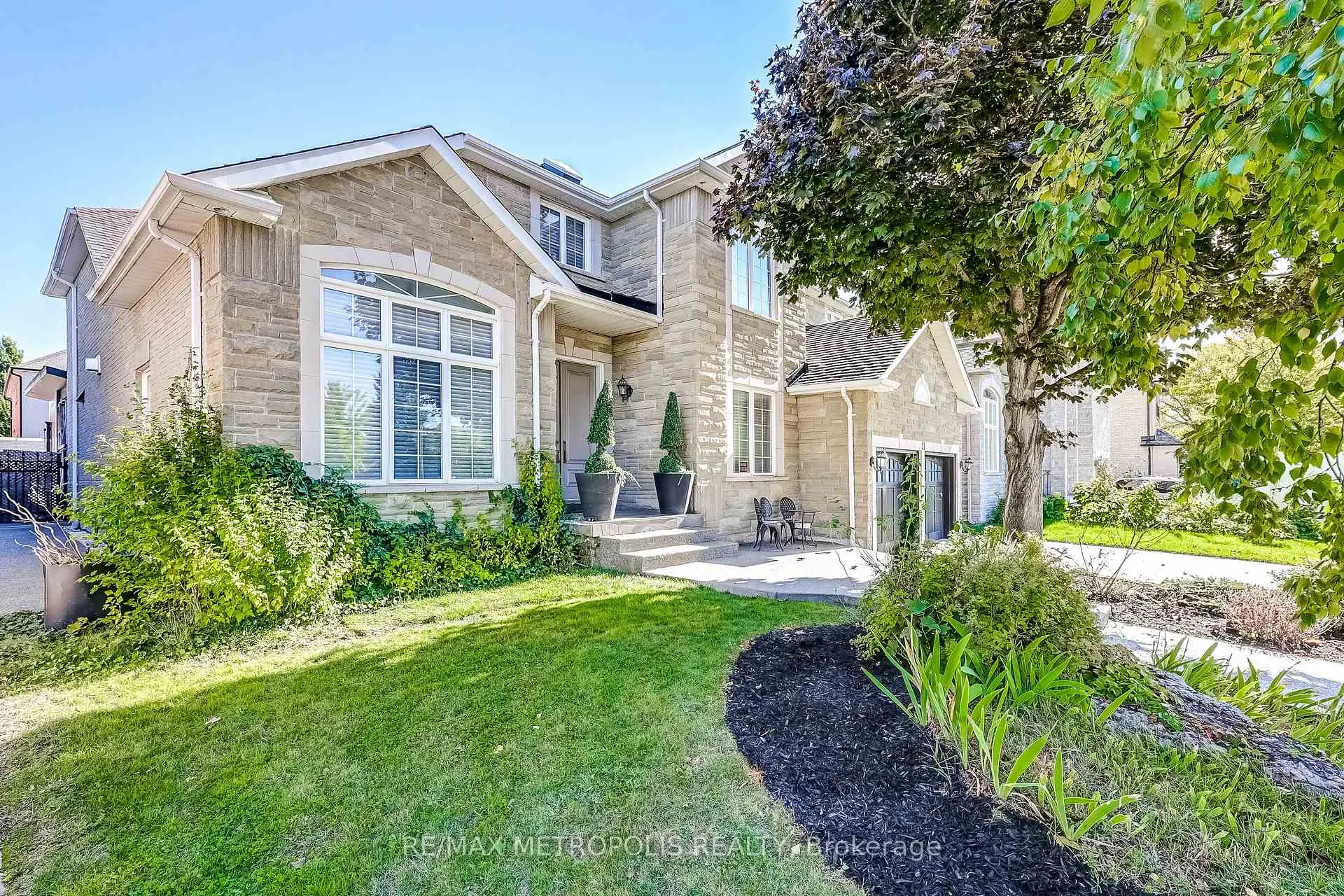 Photo 2 of 51 Babak Boulevard, Vaughan, East Woodbridge — HOMEH