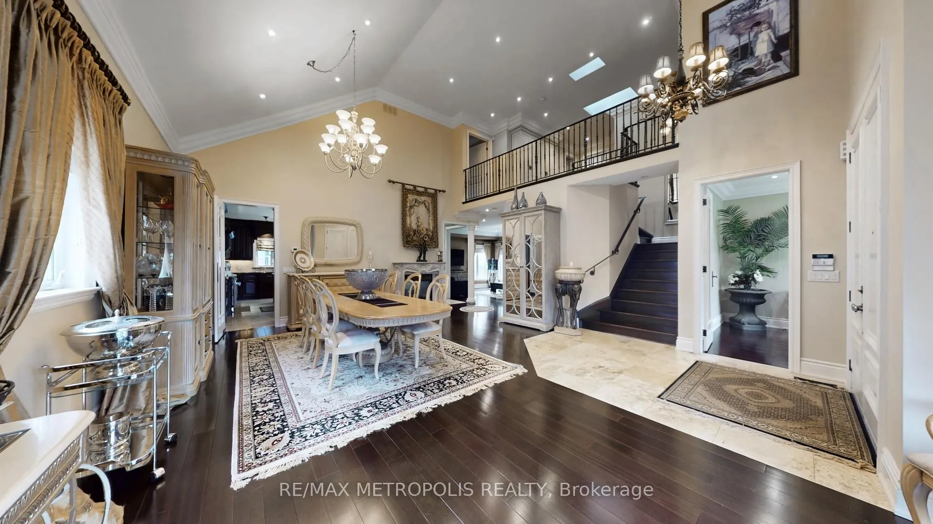 Photo 8 of 51 Babak Boulevard, Vaughan, East Woodbridge — HOMEH