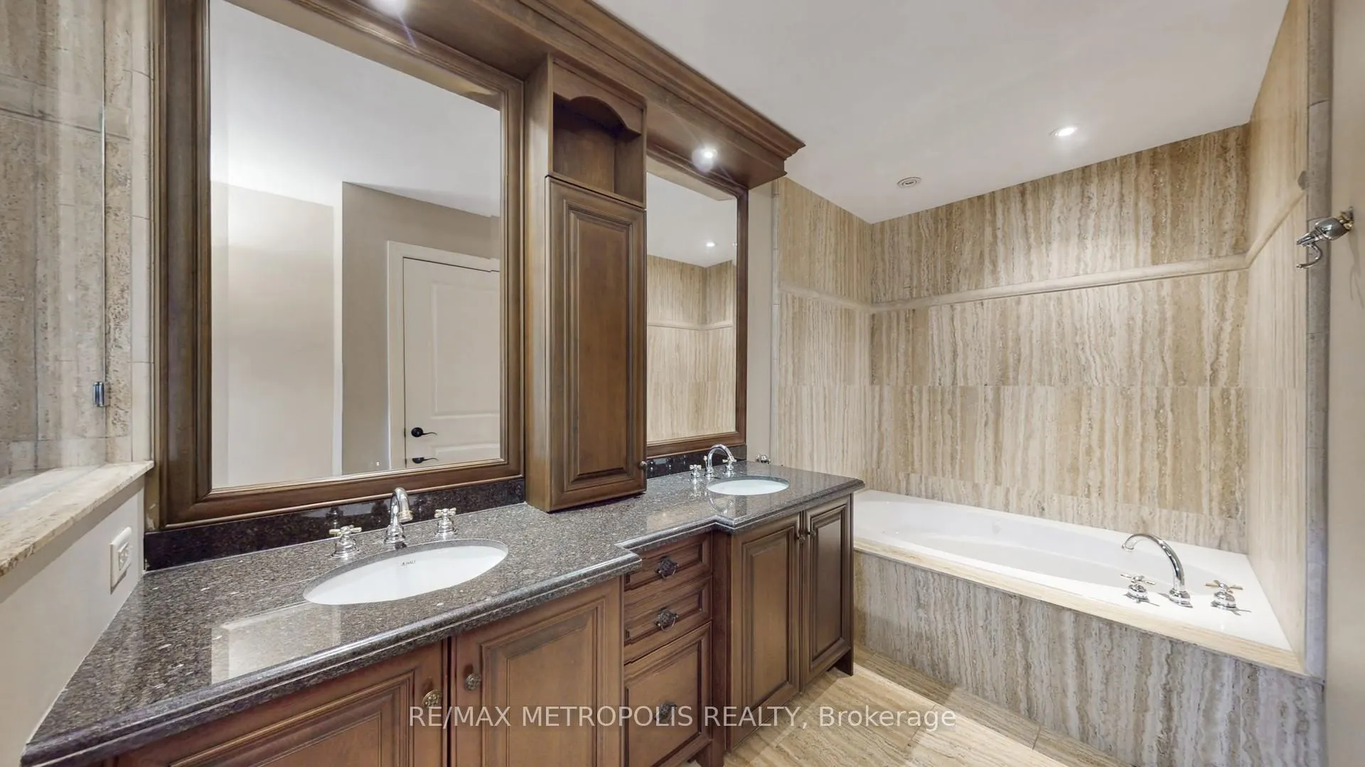 Photo 27 of 51 Babak Boulevard, Vaughan, East Woodbridge — HOMEH