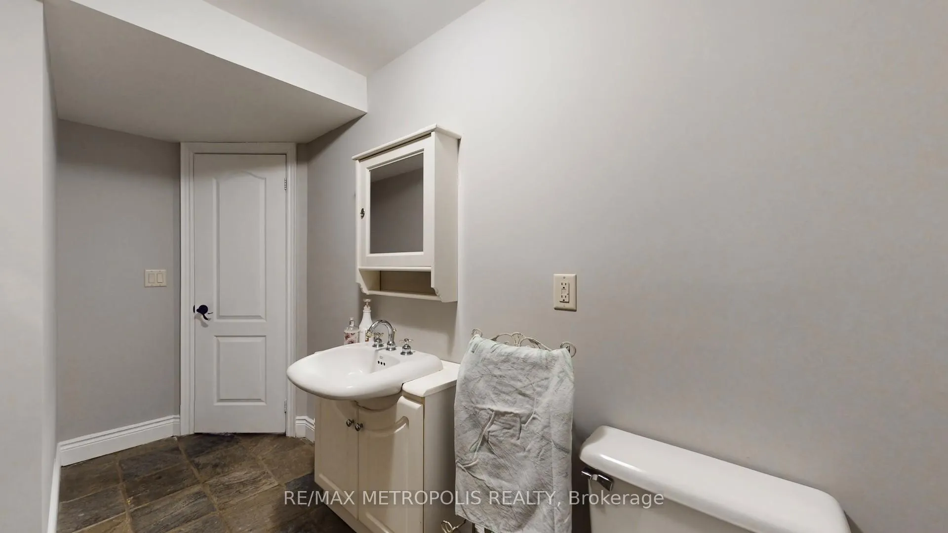 Photo 41 of 51 Babak Boulevard, Vaughan, East Woodbridge — HOMEH