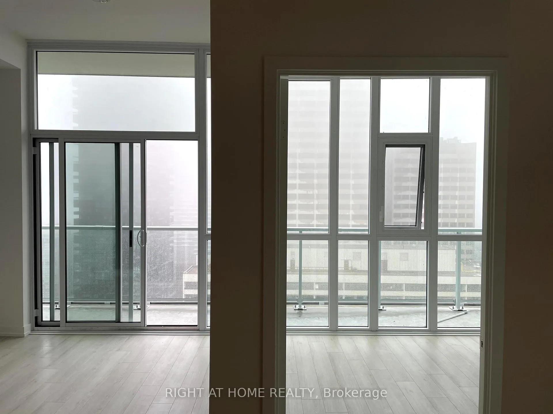 Photo 6 of Unit 2008, 33 Helendale Avenue, Toronto, Yonge-Eglinton — HOMEH