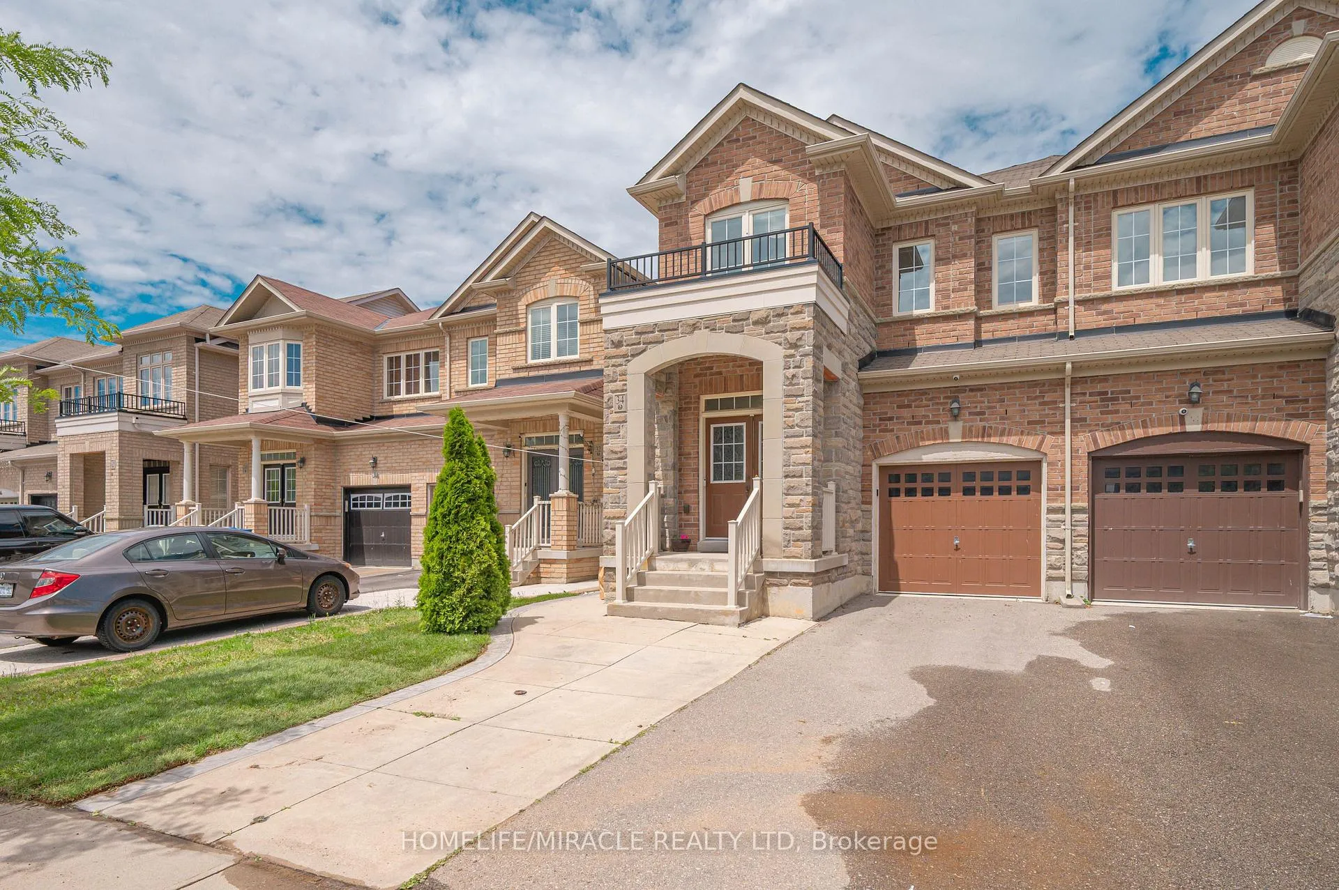 Photo 2 of 34 Washburn Road, Brampton, Bram East — HOMEH