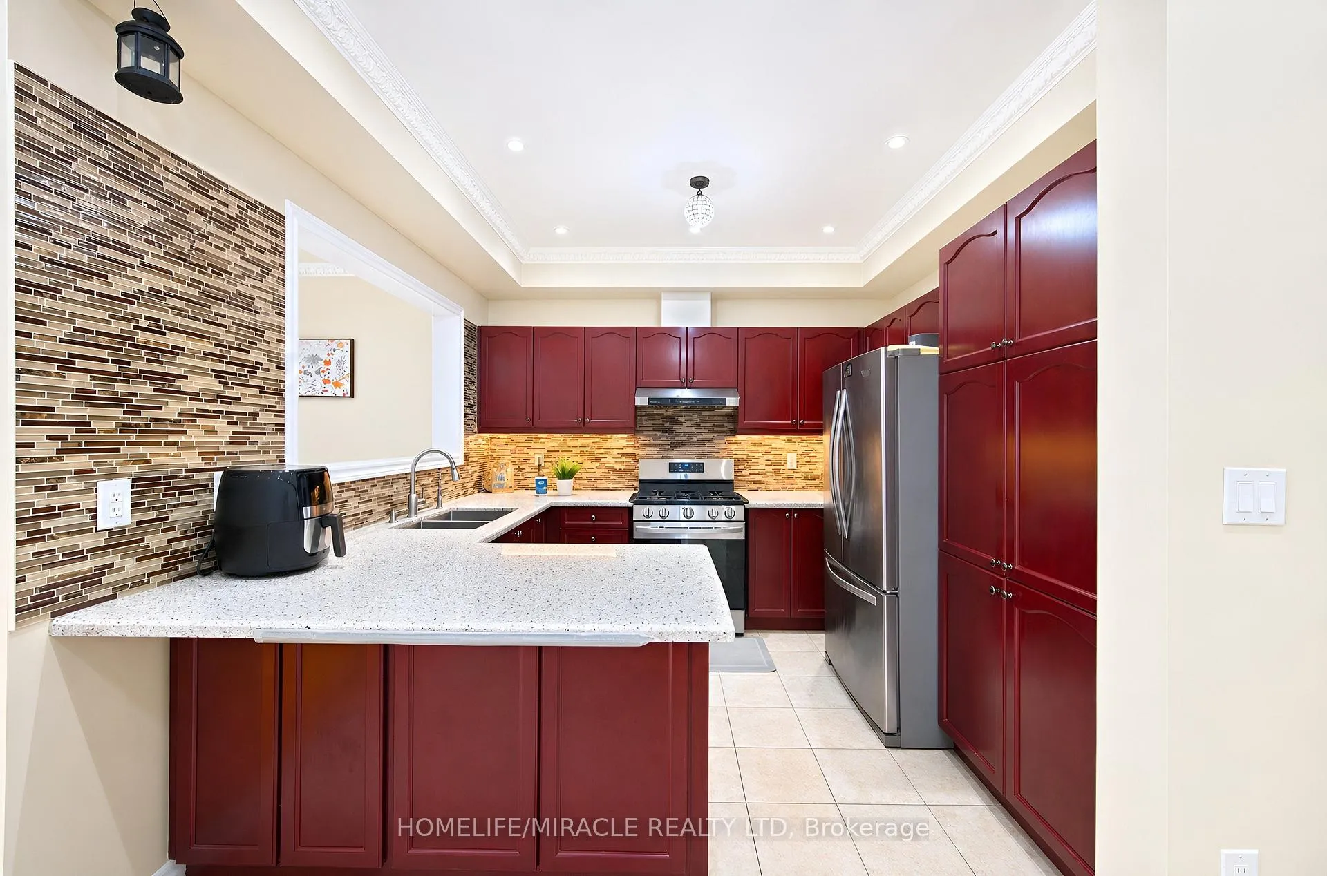 Photo 11 of 34 Washburn Road, Brampton, Bram East — HOMEH