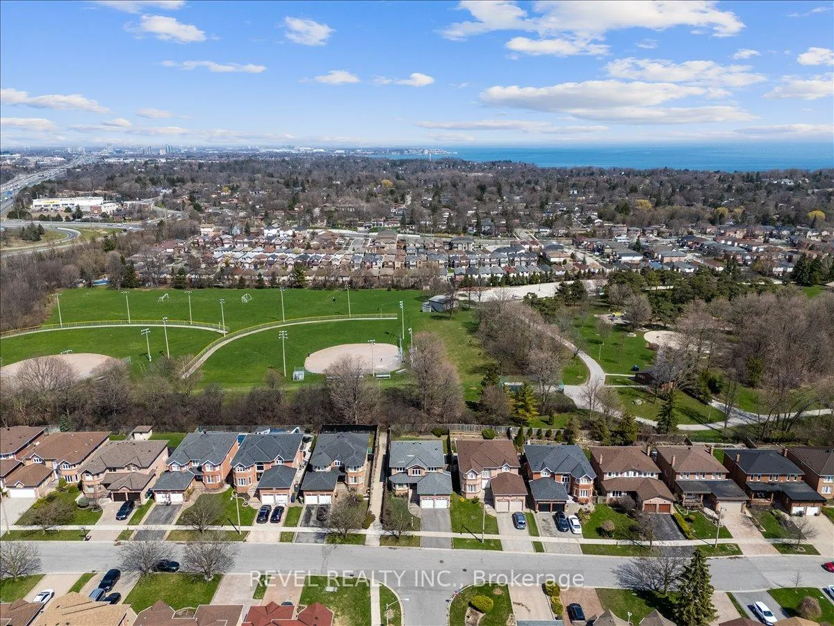Photo 1 of 30 Linderwood Drive, Scarborough, Centennial Scarborough — HOMEH
