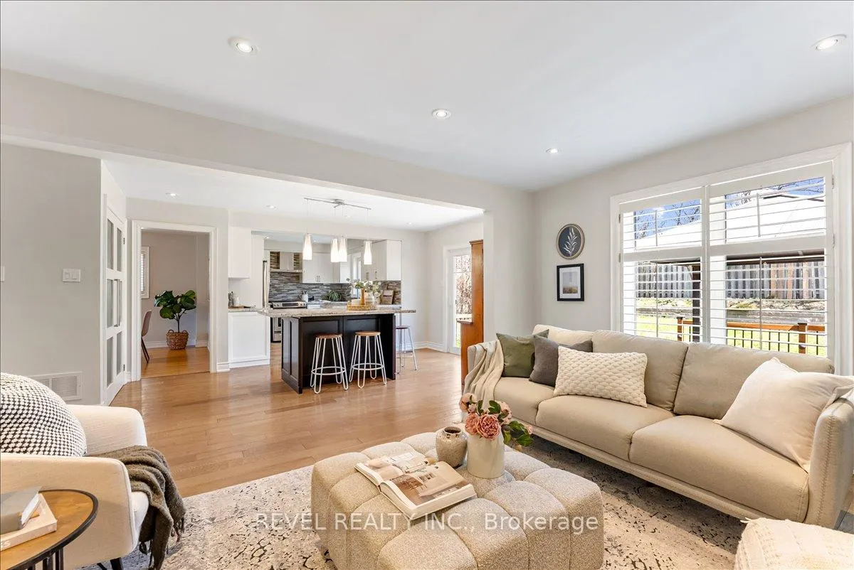 Photo 11 of 30 Linderwood Drive, Scarborough, Centennial Scarborough — HOMEH