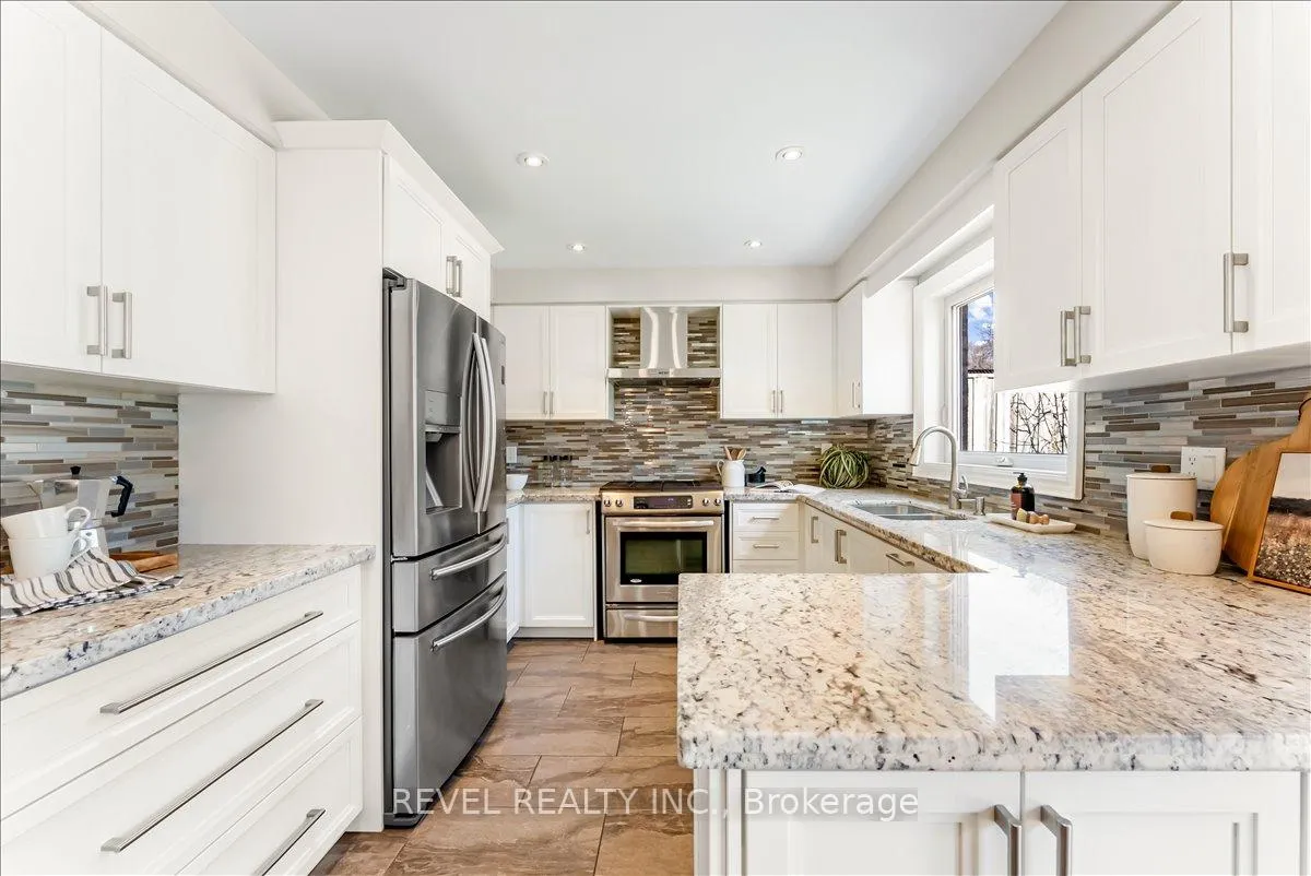 Photo 15 of 30 Linderwood Drive, Scarborough, Centennial Scarborough — HOMEH