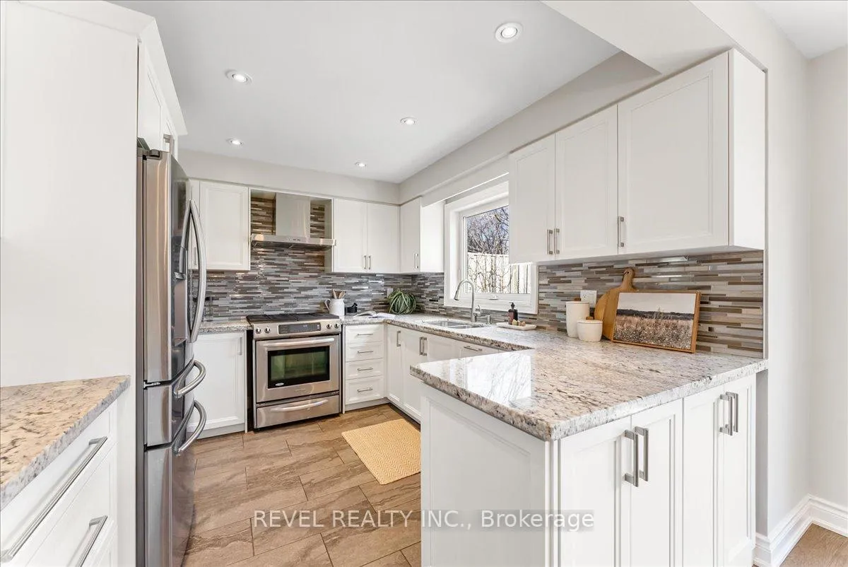 Photo 16 of 30 Linderwood Drive, Scarborough, Centennial Scarborough — HOMEH