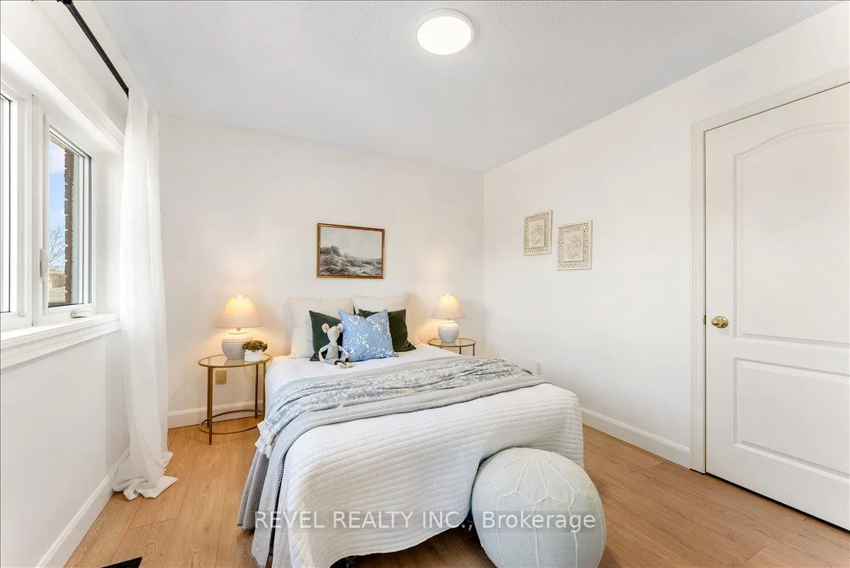 Photo 24 of 30 Linderwood Drive, Scarborough, Centennial Scarborough — HOMEH