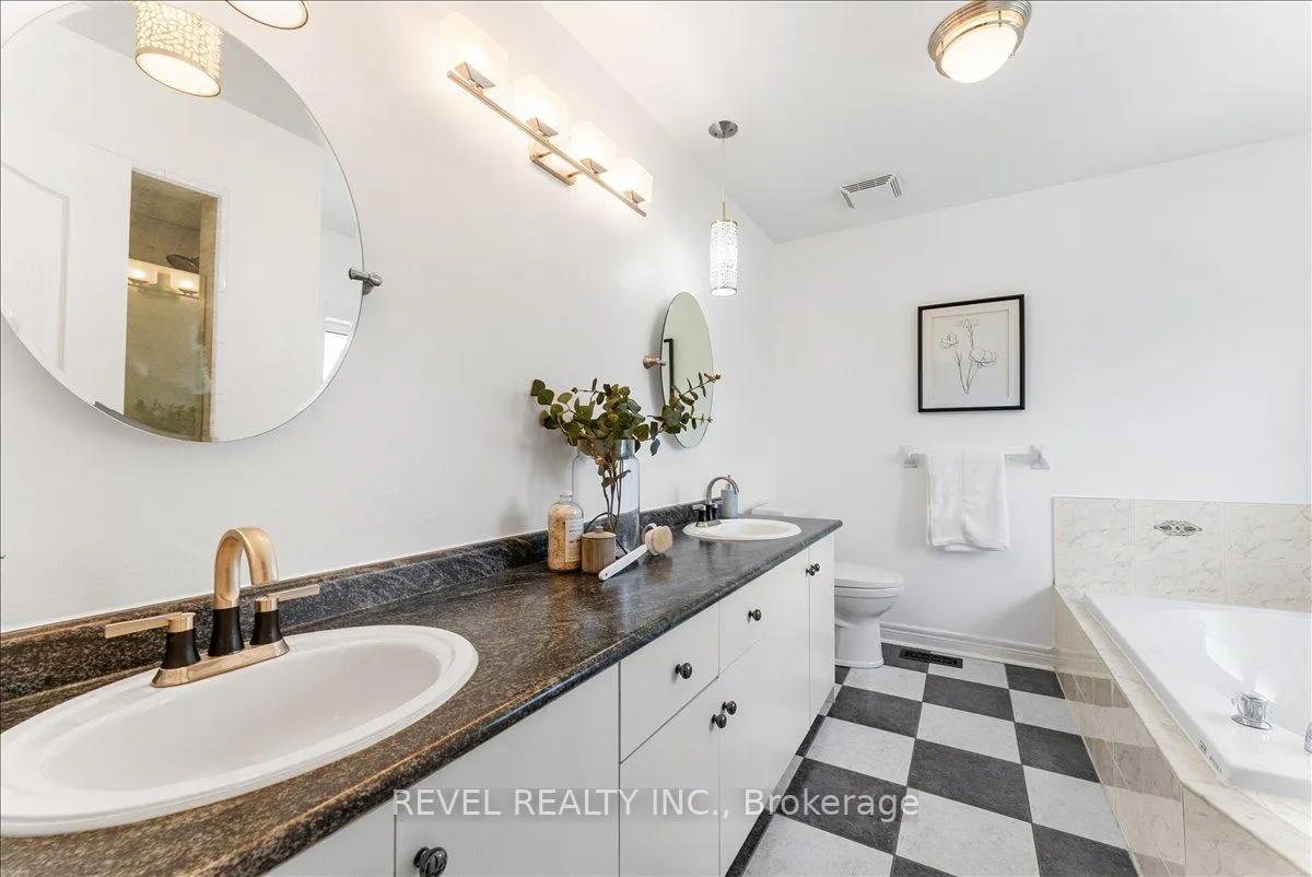Photo 32 of 30 Linderwood Drive, Scarborough, Centennial Scarborough — HOMEH