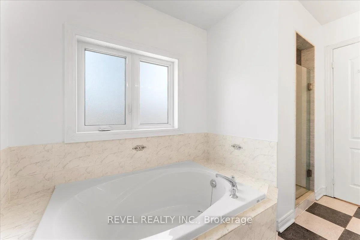 Photo 33 of 30 Linderwood Drive, Scarborough, Centennial Scarborough — HOMEH
