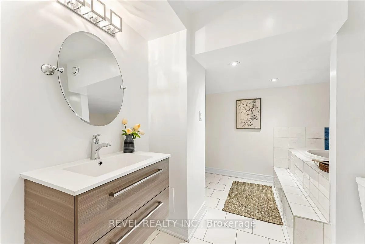Photo 39 of 30 Linderwood Drive, Scarborough, Centennial Scarborough — HOMEH