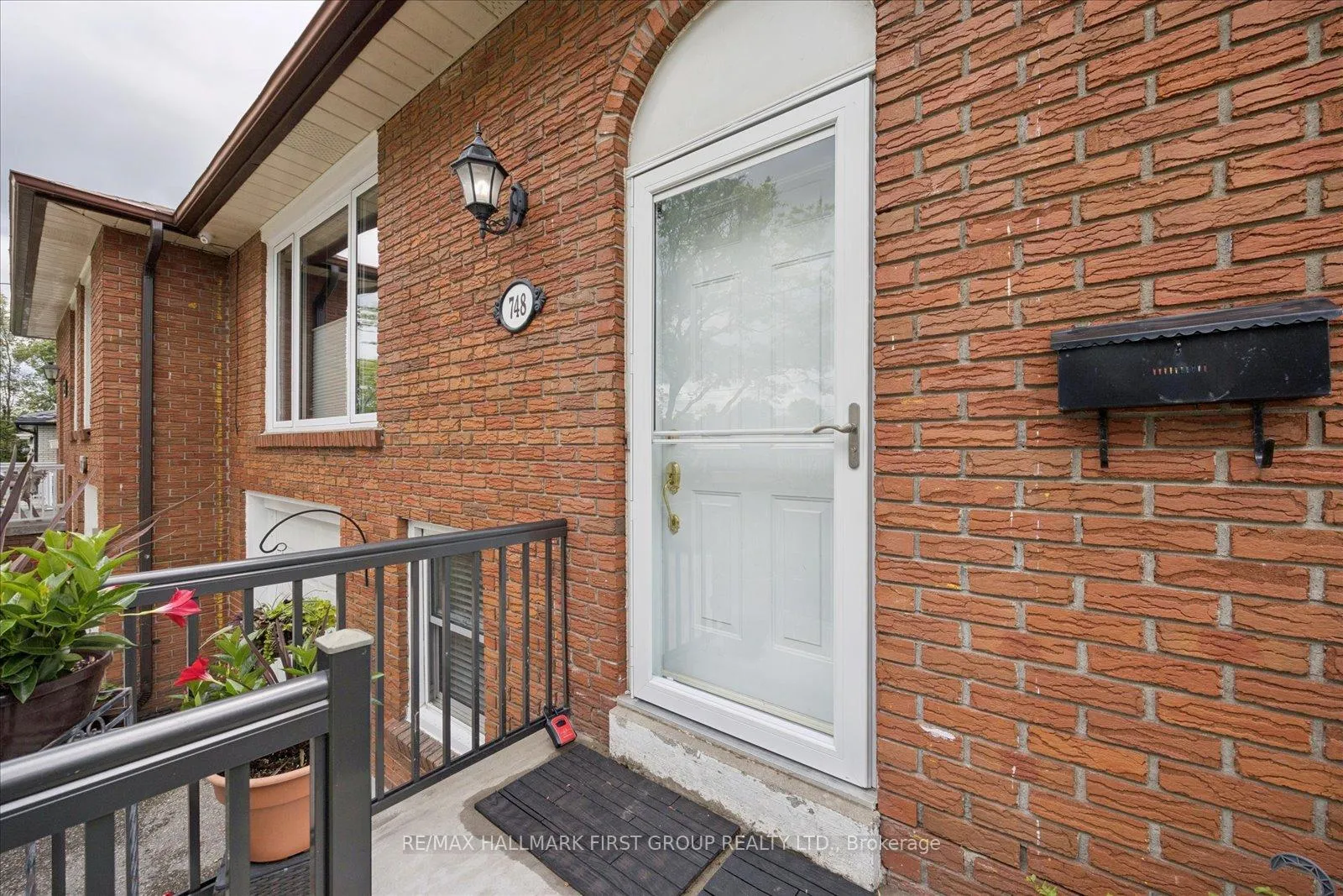 Photo 3 of 748 Breezy Drive, Pickering, West Shore — HOMEH
