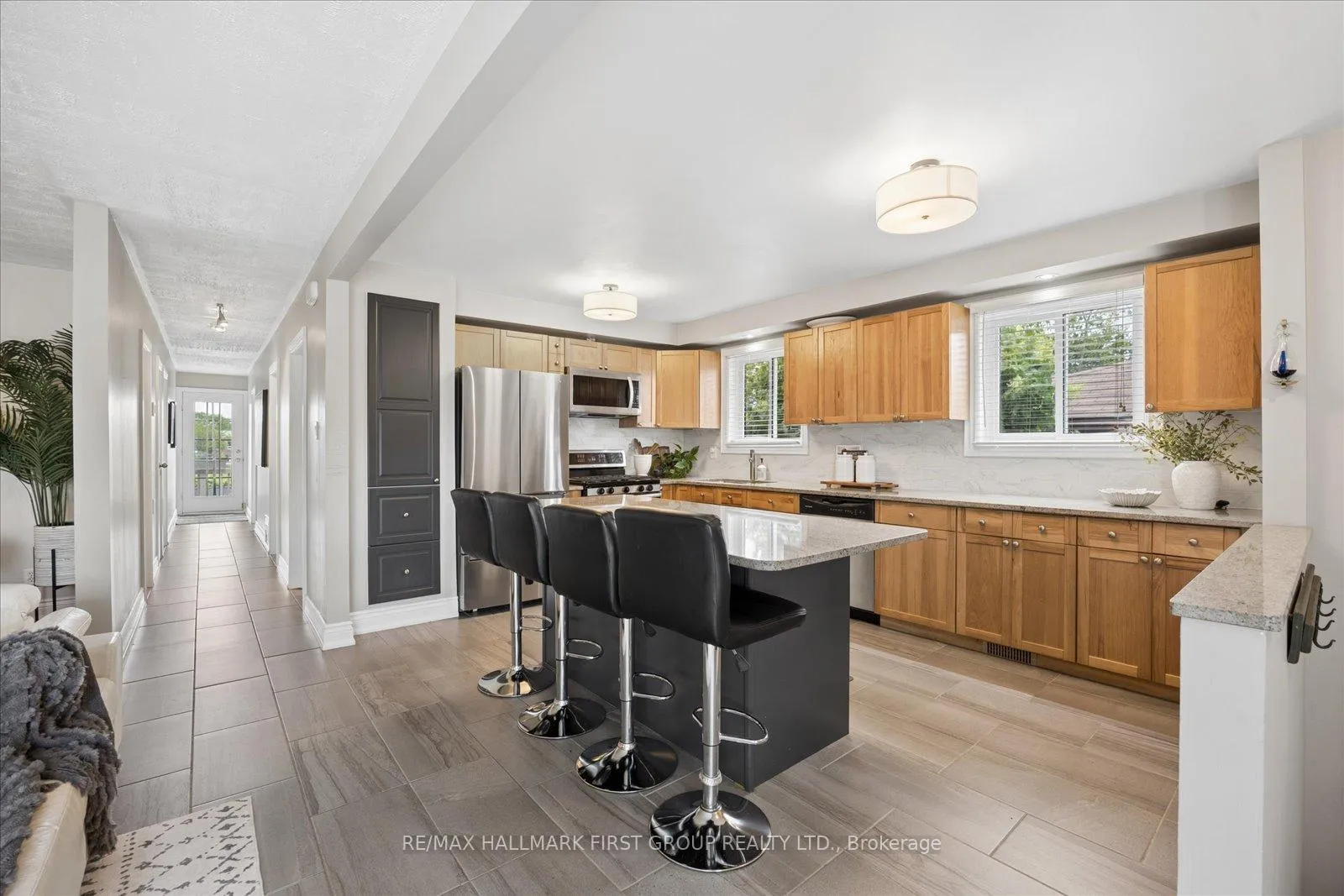 Photo 5 of 748 Breezy Drive, Pickering, West Shore — HOMEH