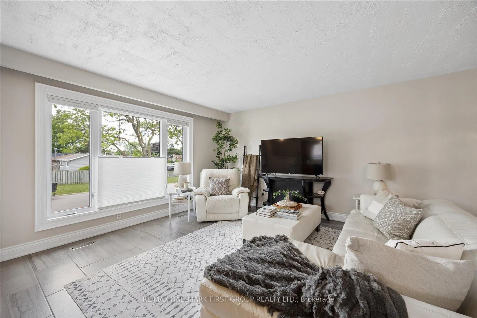 Photo 12 of 748 Breezy Drive, Pickering, West Shore — HOMEH