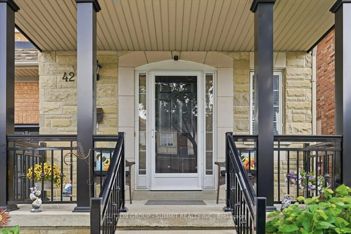 Photo 3 of 42 Dylan Street, Vaughan, Vellore Village — HOMEH