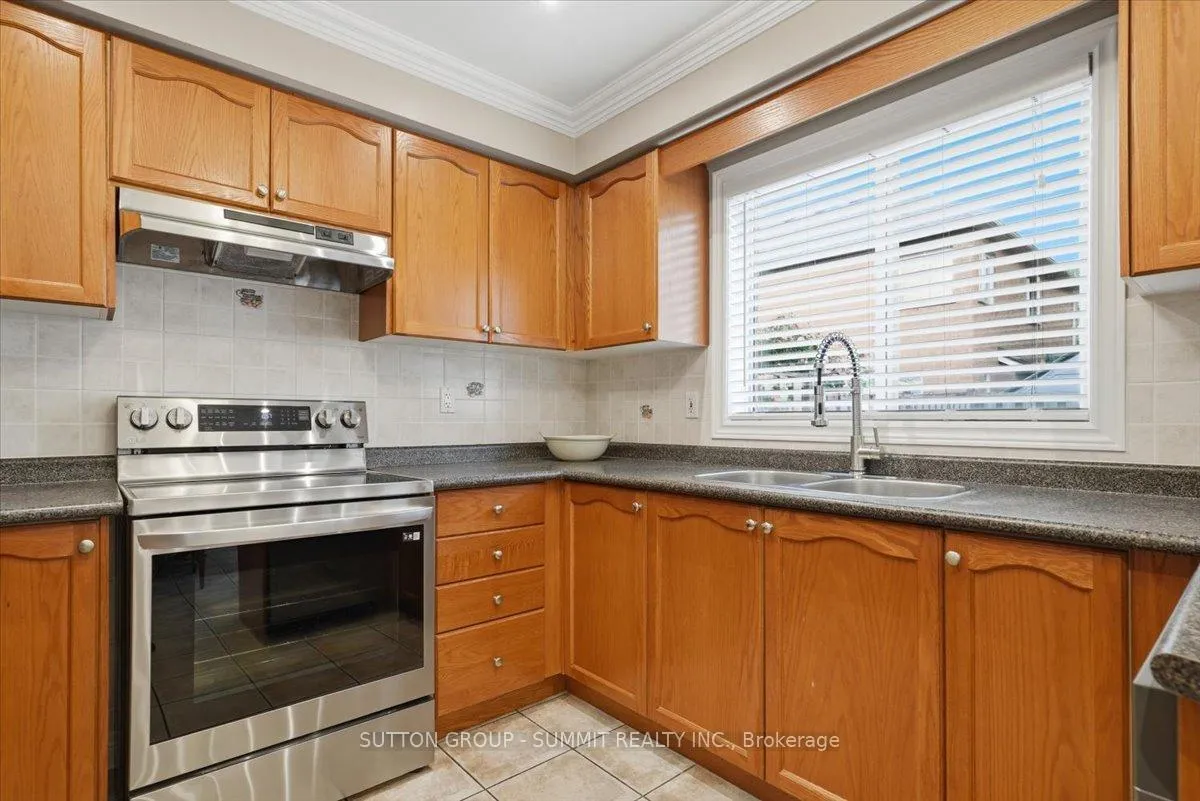 Photo 9 of 42 Dylan Street, Vaughan, Vellore Village — HOMEH