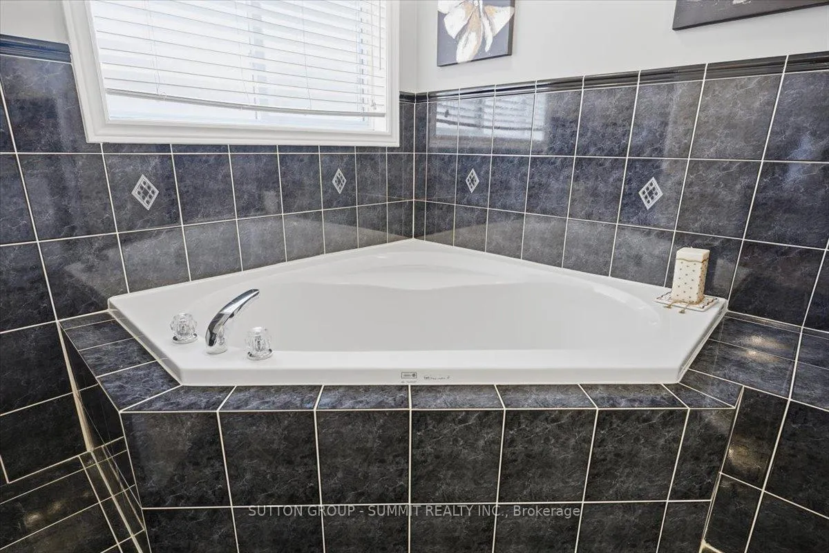 Photo 21 of 42 Dylan Street, Vaughan, Vellore Village — HOMEH