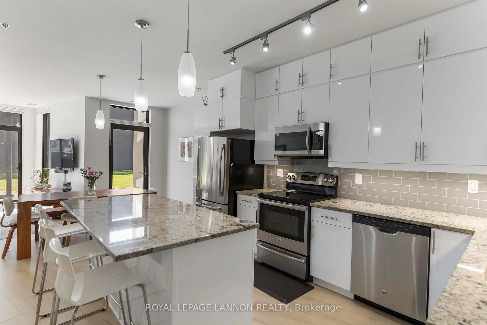 Photo 3 of Unit 2104, 2260 Sleeping Giant Parkway, Thunder Bay, Lakefront — HOMEH
