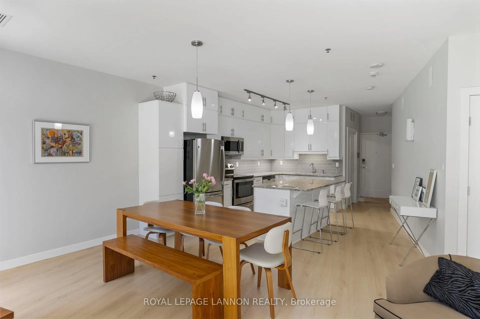 Photo 5 of Unit 2104, 2260 Sleeping Giant Parkway, Thunder Bay, Lakefront — HOMEH