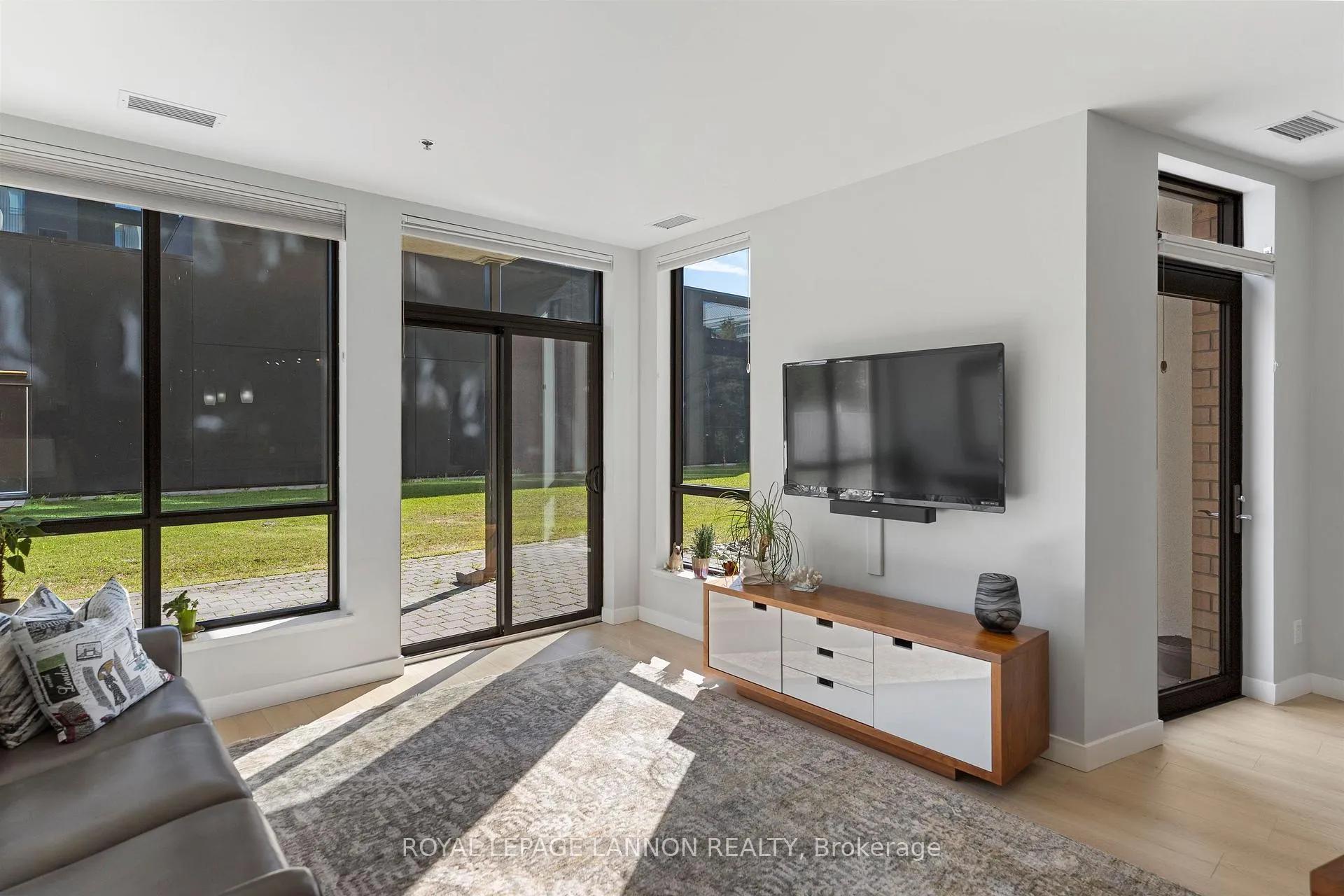 Photo 7 of Unit 2104, 2260 Sleeping Giant Parkway, Thunder Bay, Lakefront — HOMEH