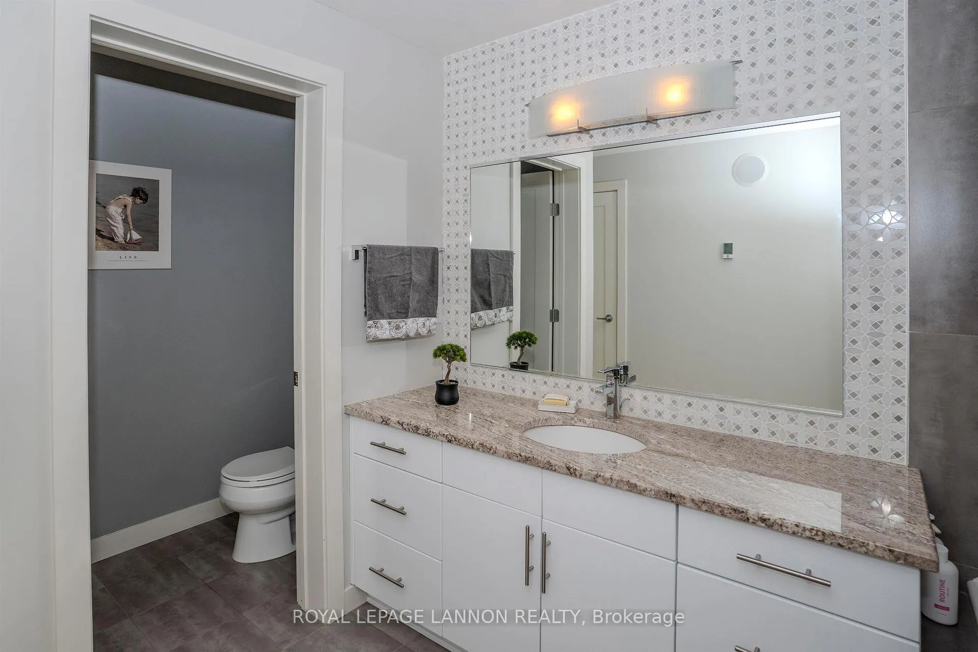 Photo 12 of Unit 2104, 2260 Sleeping Giant Parkway, Thunder Bay, Lakefront — HOMEH