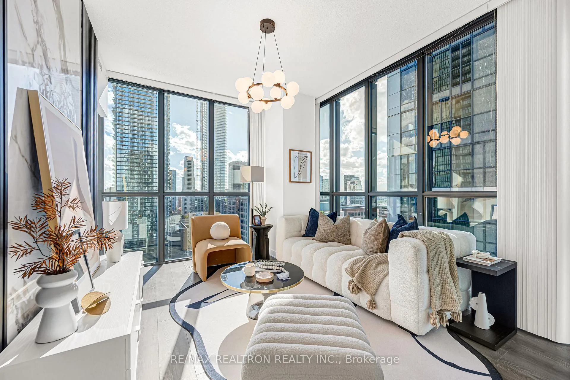 Photo 4 of Unit 2607, 110 Charles Street E, Toronto, Church-Yonge Corridor — HOMEH