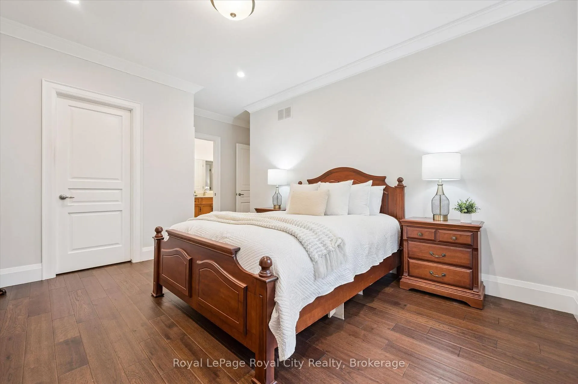 Photo 26 of 28 Serena Lane, Guelph, Pineridge/Westminster Woods — HOMEH