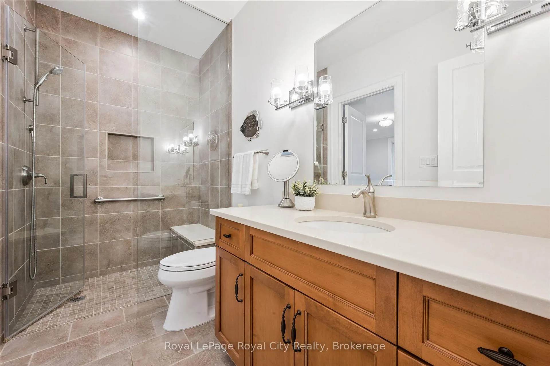 Photo 27 of 28 Serena Lane, Guelph, Pineridge/Westminster Woods — HOMEH