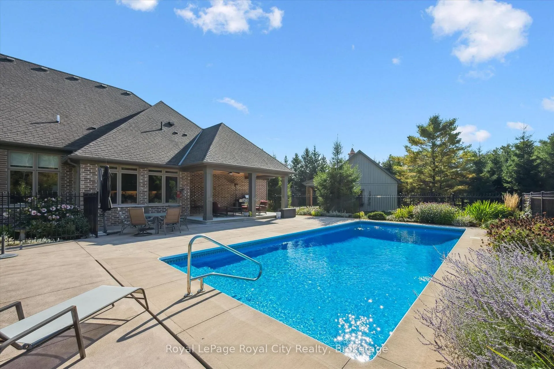 Photo 41 of 28 Serena Lane, Guelph, Pineridge/Westminster Woods — HOMEH