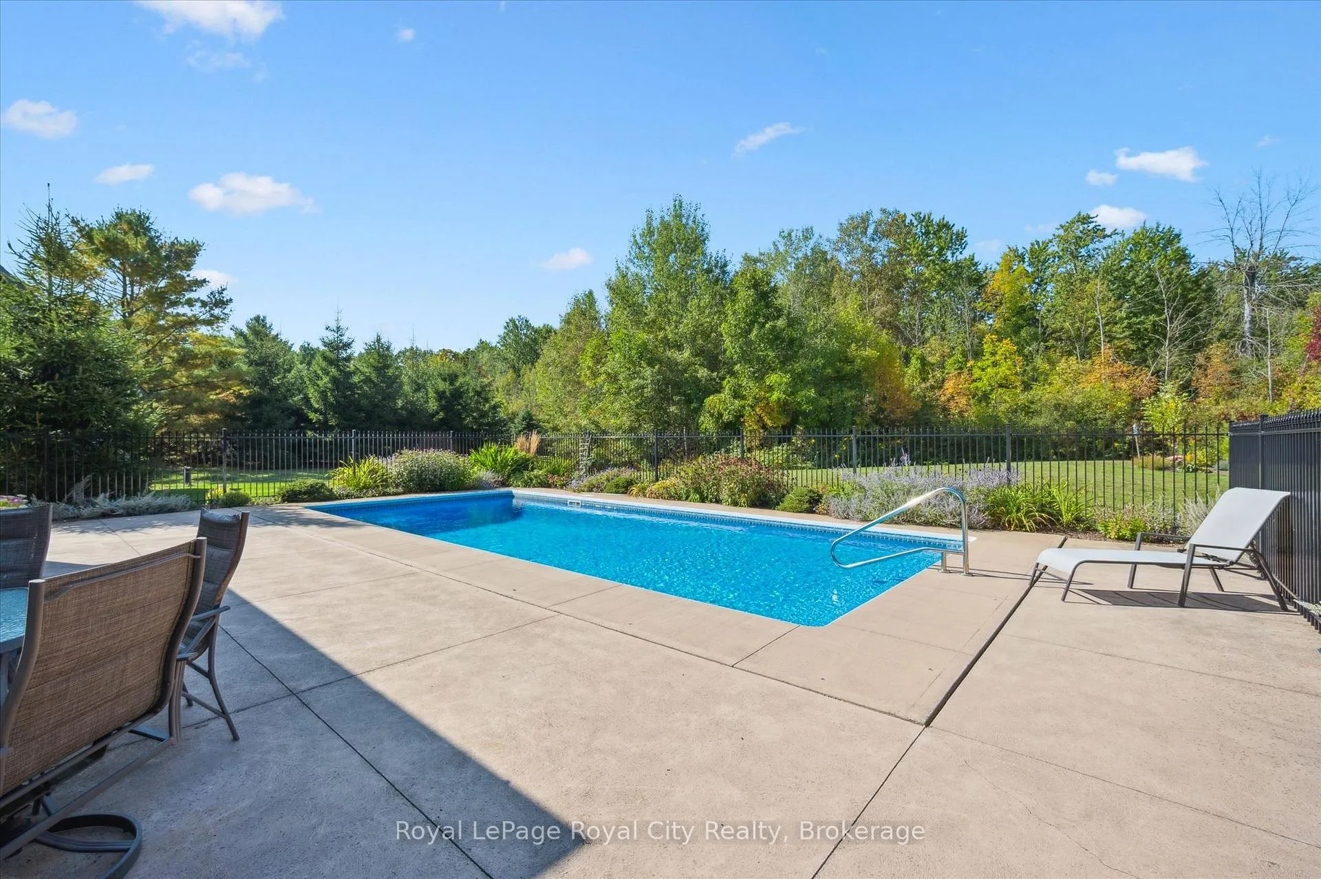 Photo 42 of 28 Serena Lane, Guelph, Pineridge/Westminster Woods — HOMEH