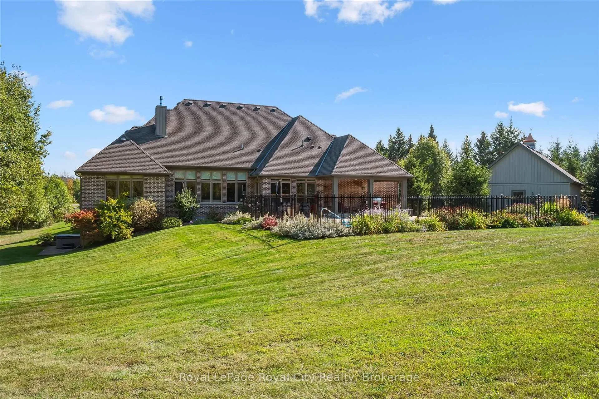 Photo 44 of 28 Serena Lane, Guelph, Pineridge/Westminster Woods — HOMEH