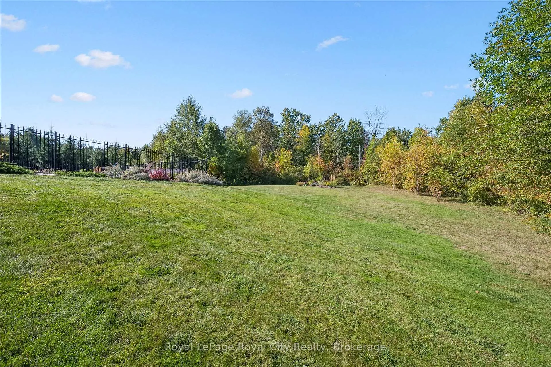 Photo 45 of 28 Serena Lane, Guelph, Pineridge/Westminster Woods — HOMEH