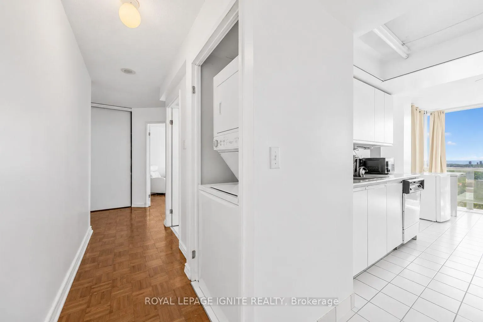 Photo 5 of Unit 1708, 350 Webb Drive, Mississauga, City Centre — HOMEH