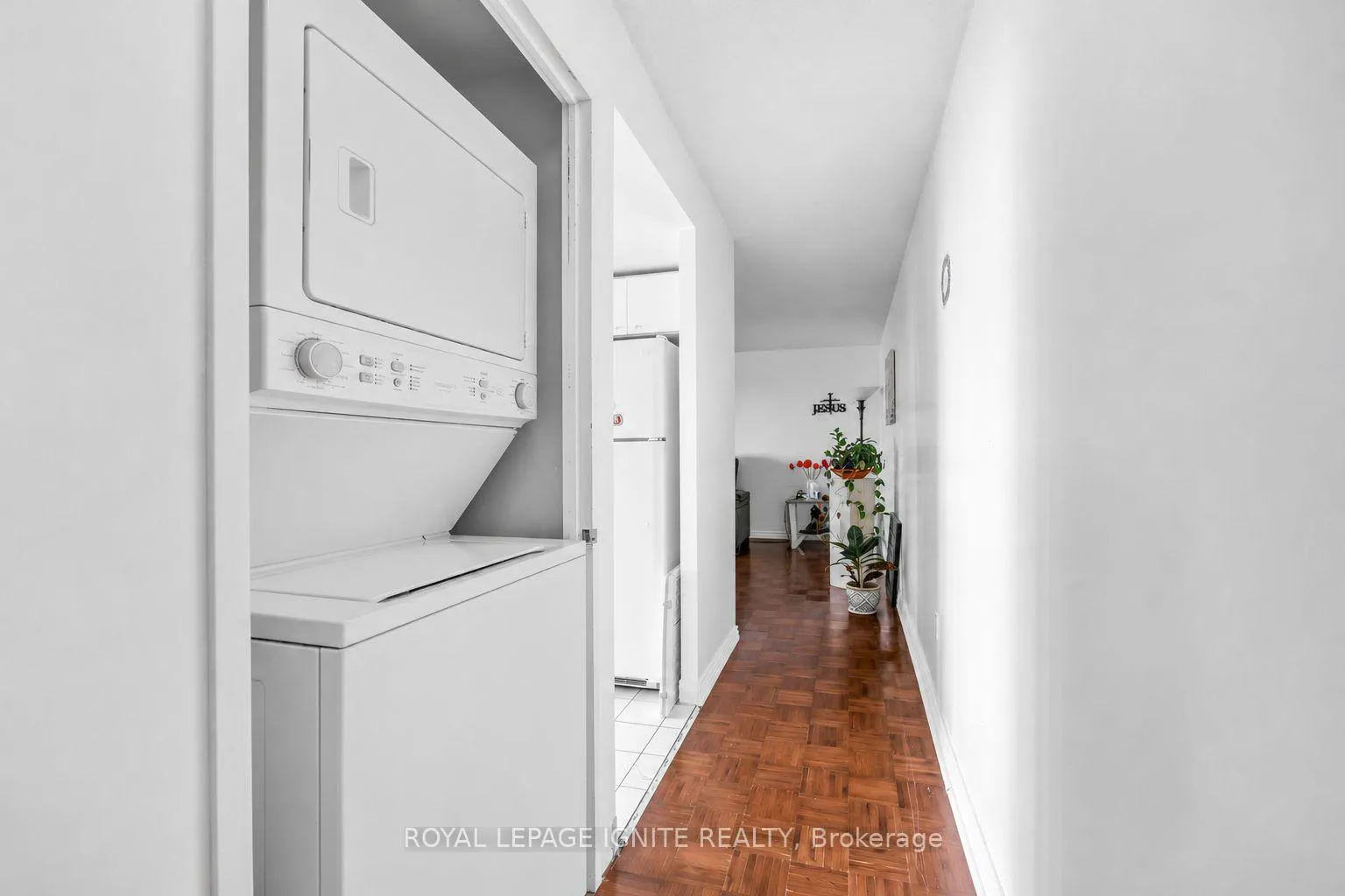 Photo 6 of Unit 1708, 350 Webb Drive, Mississauga, City Centre — HOMEH