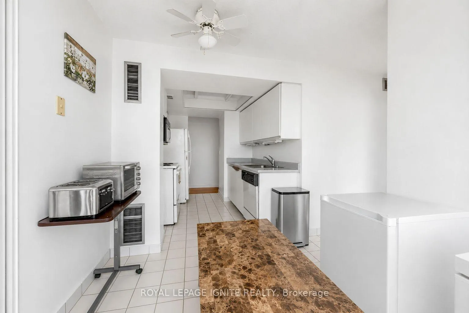 Photo 13 of Unit 1708, 350 Webb Drive, Mississauga, City Centre — HOMEH