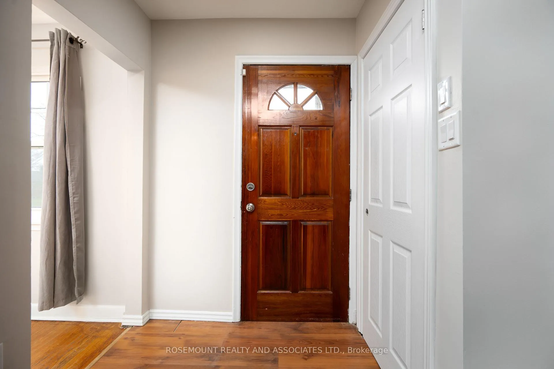 Photo 3 of Unit UPPER, 32 Maywood Park, Scarborough, Kennedy Park — HOMEH