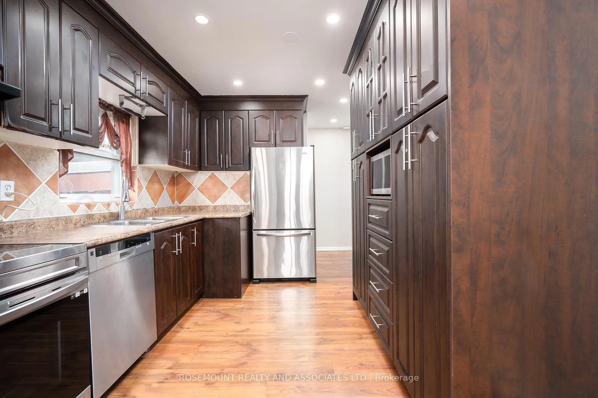 Photo 5 of Unit UPPER, 32 Maywood Park, Scarborough, Kennedy Park — HOMEH