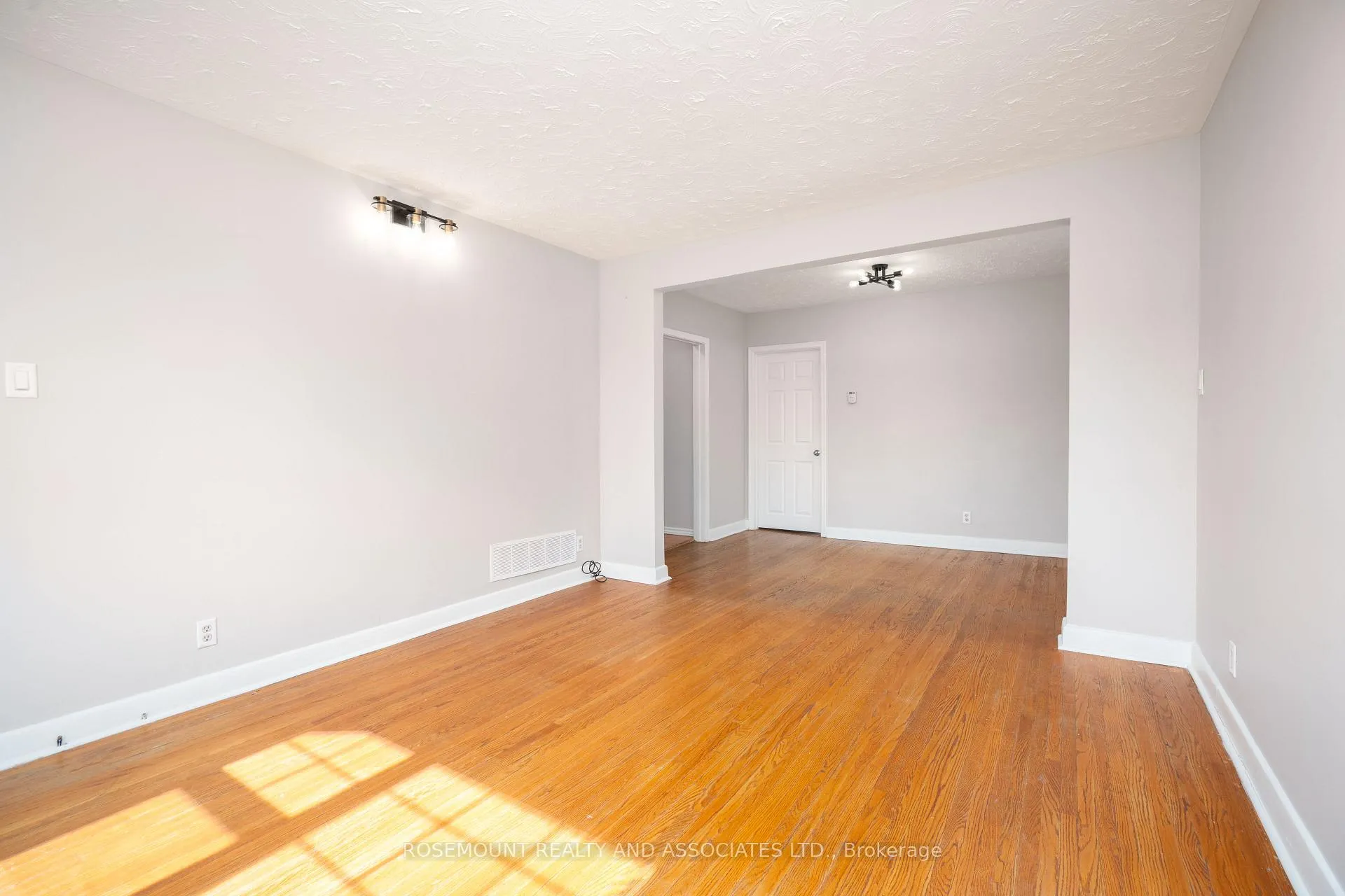 Photo 8 of Unit UPPER, 32 Maywood Park, Scarborough, Kennedy Park — HOMEH