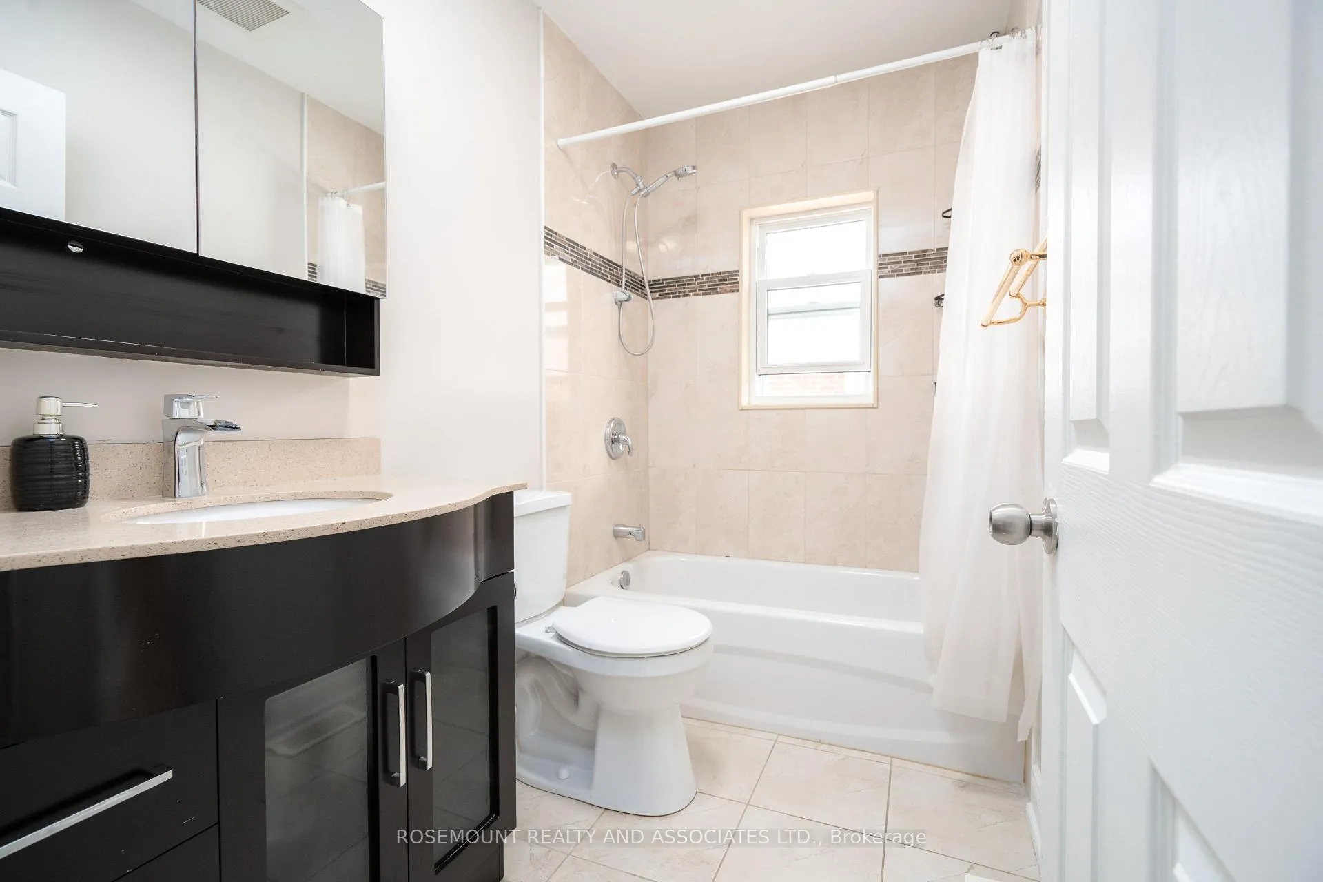 Photo 18 of Unit UPPER, 32 Maywood Park, Scarborough, Kennedy Park — HOMEH